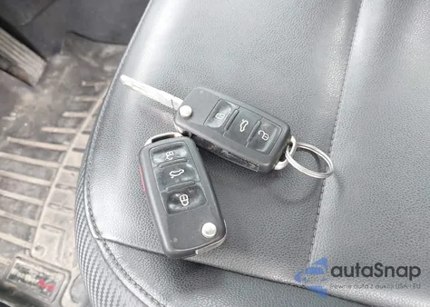 2012 Volkswagen Beetle 2.5L из США, поврежденный, VIN 3VWJP7AT0CM635283